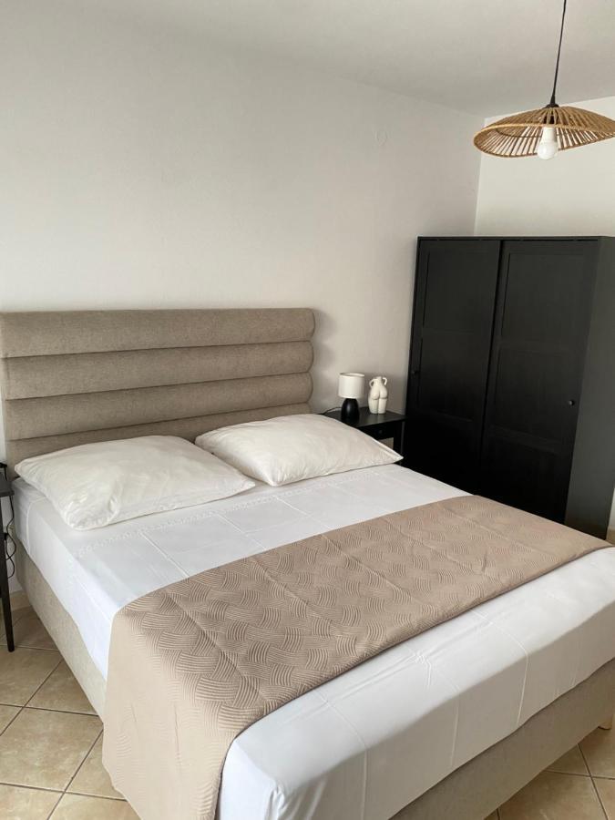 Studio Apartments M&N Traù Esterno foto
